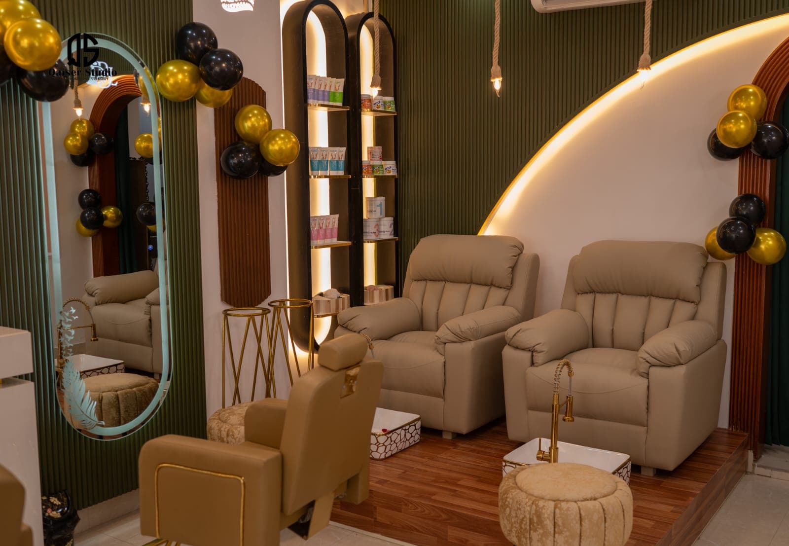 Decent Beauty Lounge salon environment
