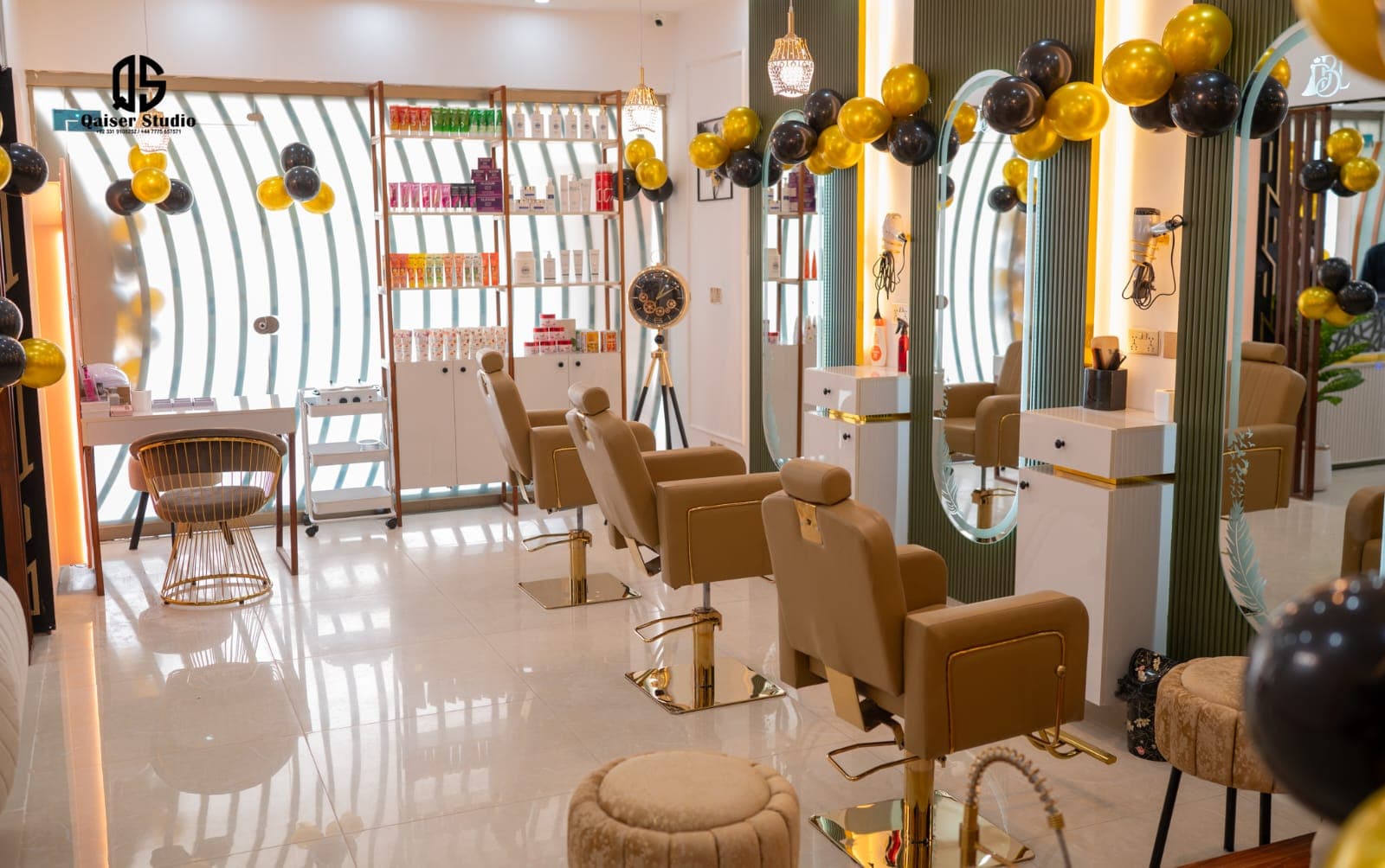 Decent Beauty Lounge Styling Station