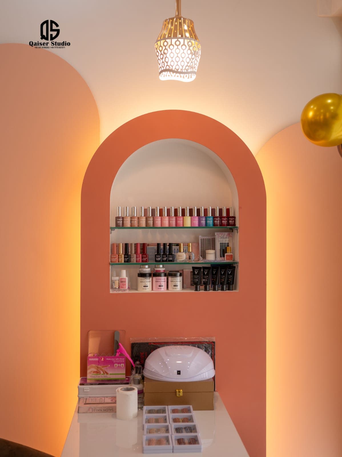 Decent Beauty Lounge luxury mirrors